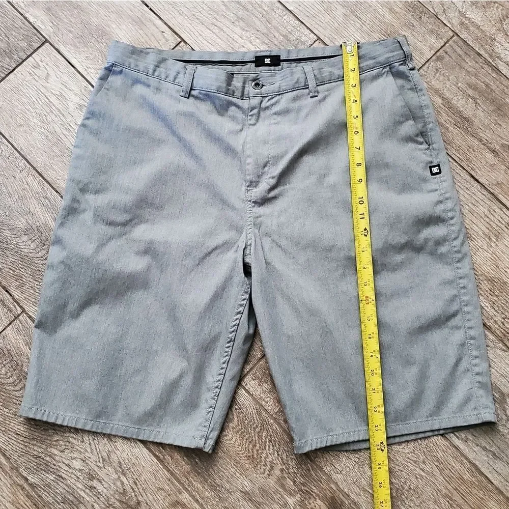 DC Gray Shorts Size 38 - Picture 2 of 11